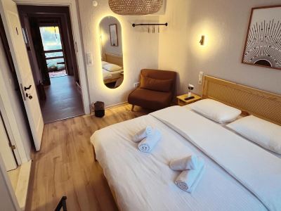 Loris Rooms