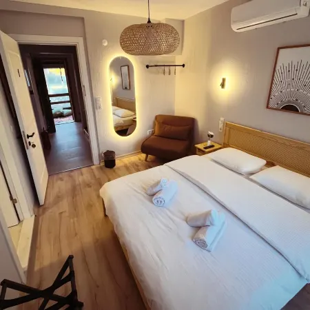 Loris Rooms
