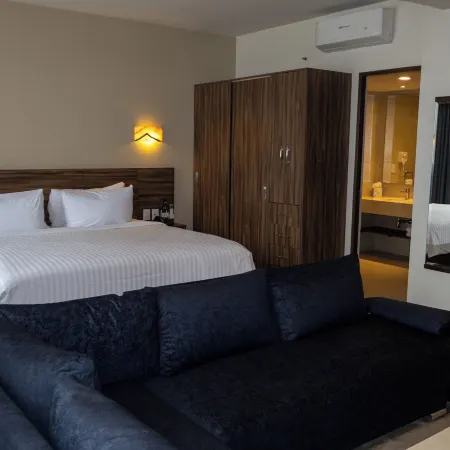 Crown Victoria Hotel