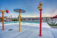 Coachella Lakes RV Resort - Pools