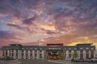 Best Western Plus Marquette Hotel  Suites - breakfast