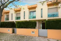 Albufeira Poolside Family Vila - 3 ดาว