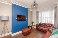 Leeds 4-Bed House - Sleeps 9 Free Parking & WiFi - 2 Yıldız