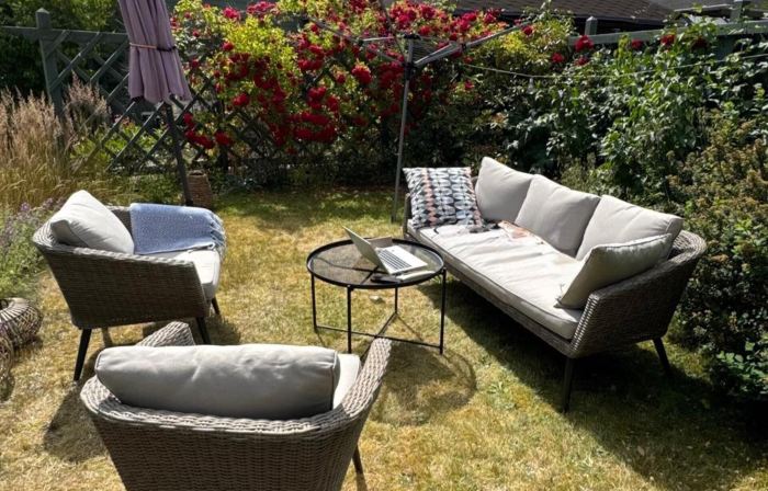 2 Bed House Sleeps 4 with Garden & Free Parking