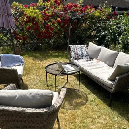 2 Bed House Sleeps 4 with Garden & Free Parking