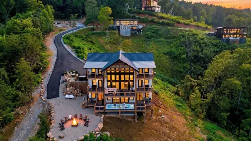 Modern Smoky Mountain Retreat w/ Hot Tub, Game Room & Movie Theater Heavens View by Avantstay - 4-Star