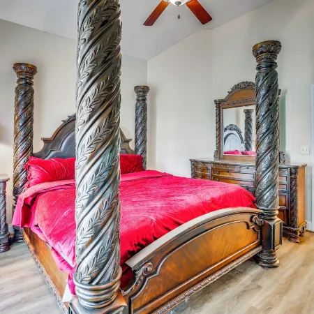 Walk to Shops & Dining! Quiet Fultondale Home