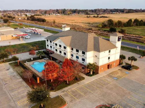 Franklin Inn & Suites by IHG - parking