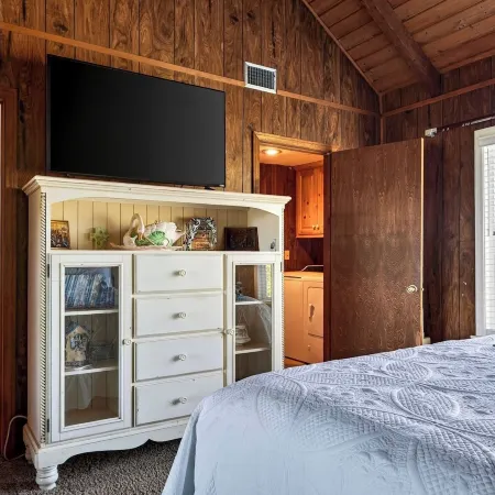 Golden Hour Lodge by Avantstay BBQ + Great Room + Multiple Decks Lake & Sunset Views