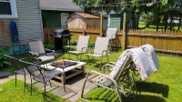 Single Family Beach Home steps away from the beautiful Sylvan Beach - Wifi