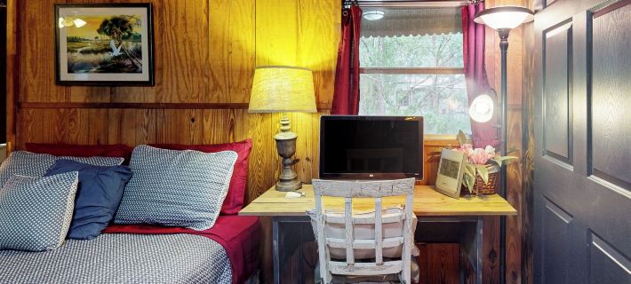 1BR Riverfront w/ Views, Canoe, Grill & Fire Pit Hotels in Levy County