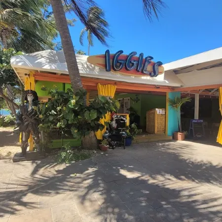 Prime Oceanfront, Remodeled St. Thomas 2BR/2BA Condo-Poolside, W/D, & Dining