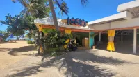 Prime Oceanfront, Remodeled St. Thomas 2BR/2BA Condo-Poolside, W/D, & Dining - 3-stjärniga