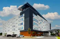 Aloft Savannah Airport - parking