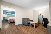 Red Roof Inn & Suites Tomah - Bãi đậu xe