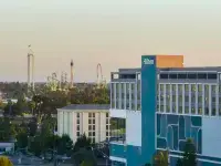 Hilton Buena Park Anaheim - Bãi đậu xe