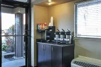 Red Roof Inn Detroit - Royal Oak/ Madison Heights - parking