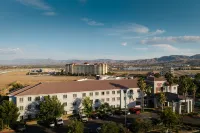 Hampton Inn & Suites Palmdale - Barer
