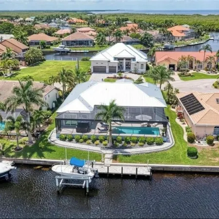 Luxury Waterfront Home with Heated Pool & Hot Tub – Punta Gorda