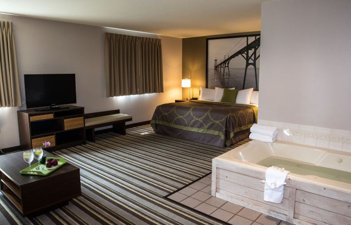 Super 8 by Wyndham Manistee
