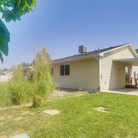 Grand Junction Home w/ Patio: Shop, Dine & Hike!