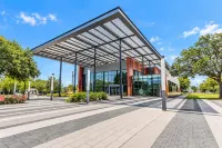 Modern 4-story Townhome Med Center Sleeps 8 - 3-Star