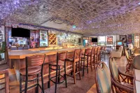 Ramada by Wyndham Tulsa Broken Arrow - bar