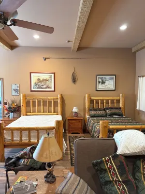 鳳凰城都會區外僅數小時森林美麗木屋 - 小木屋