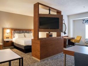 Hampton Inn & Suites Sherman Oaks