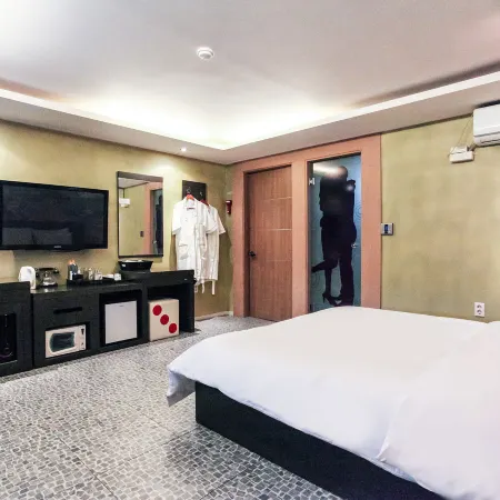 Yangpyeong Motel Sharp Отели рядом с достопримечательностью «Поле для гольфа Oak Valley Resort»