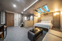 Pyeongtaek Praha Hotels in Pyeongtaek-si