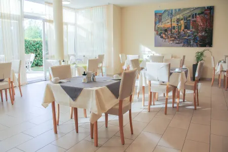 Hotel Auf der Buhn Отели в г. Бишвайер