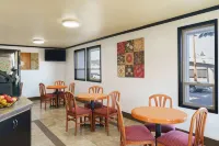 Days Inn by Wyndham Bend - sarapan