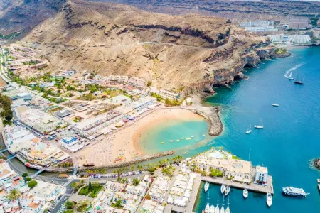 Frontline Marina Apartment with Private Roofterrace and Seaview by El Sirocco