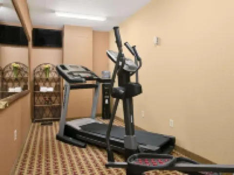 Jacksonville Inn & Suites Hotels in South Jacksonville