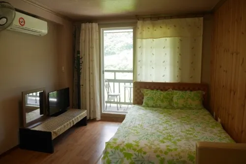 Yeongwol Riverside White House Pension