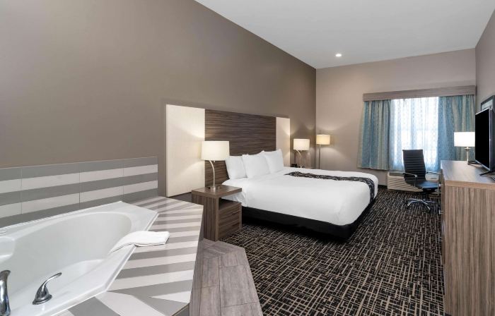 La Quinta Inn & Suites by Wyndham Forsyth