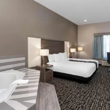 La Quinta Inn & Suites by Wyndham Forsyth