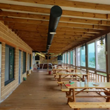 Jecheon Cheongpung Hwangto Pension Отели рядом с достопримечательностью «Храм Чонбанса»