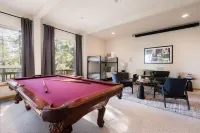 Sparrow by AvantStay Modern Mountain Retreat w Hot Tub Pool Table Games