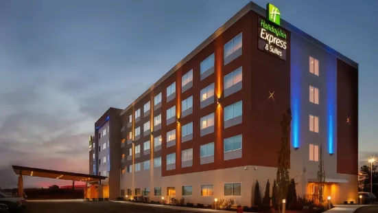 Holiday Inn Express & Suites Cincinnati North - Liberty Way