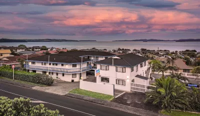 Snells Beach Motel