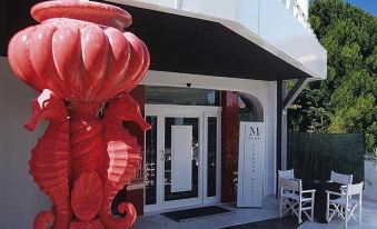 M Glamour Hotel