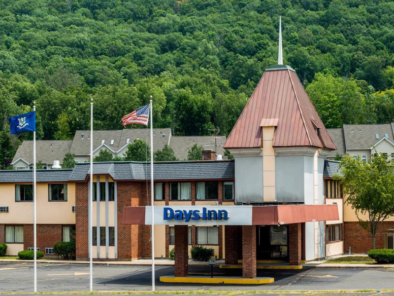 Days Inn by Wyndham Berlin Meriden