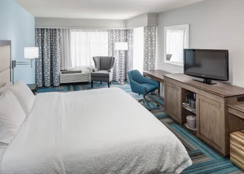 Hampton Inn San Diego-Downtown/Airport Area Hotels near Island Prime