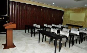 Sandralia Hotel