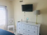 2 Bd Beach Condo Only 2 Min Walk to Oc's Goldcoast