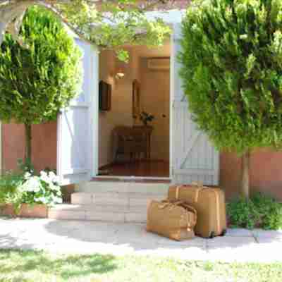 Les Jardins de Cassis Hotel Exterior