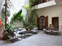 Riad White Flowers
