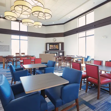 Holiday Inn Express & Suites AKRON REGIONAL AIRPORT AREA by IHG